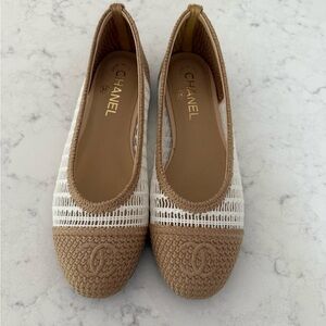 NWOT CC Slip On Ballet Flats - Size 38 - Tan and White